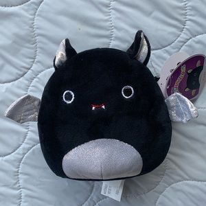 🖤7” Emily the Bat Squishmallow